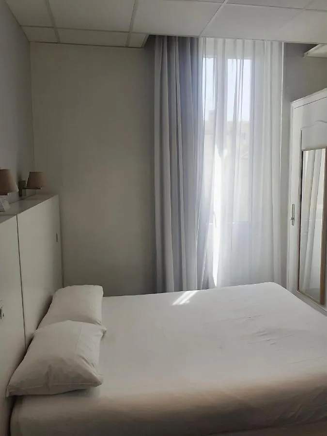 Hôtel P.L.M. Cannes 2*,