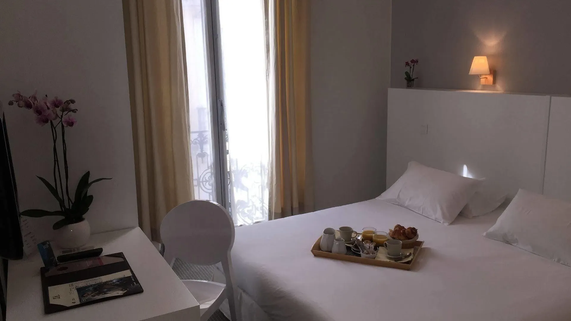 Hôtel P.L.M. Cannes 2*,  France