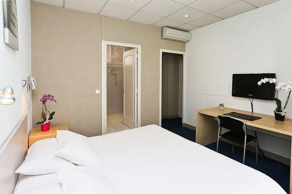Hôtel P.L.M. Cannes 2*,  France